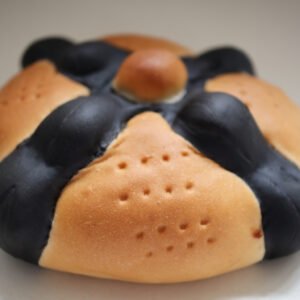 Pan de muerto - Con crema y fresas