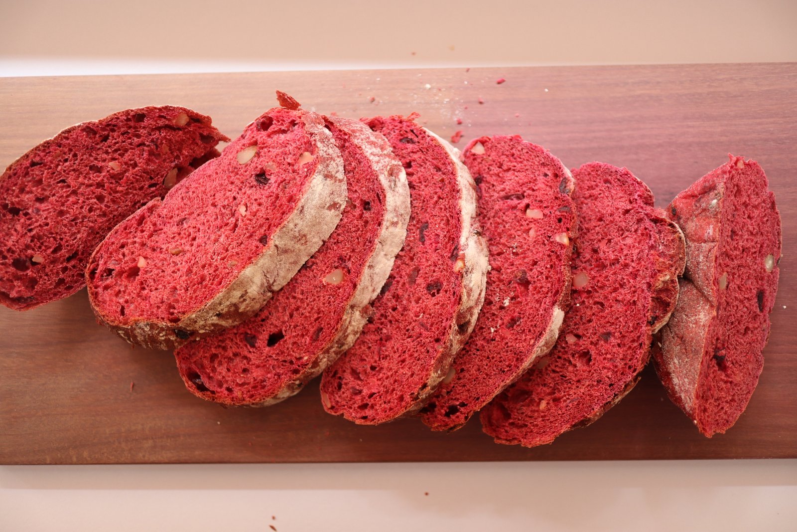 Pan de remolacha en tajadas