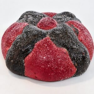 Pan de muerto sencillo de Felipan, rojo y negro con azúcar