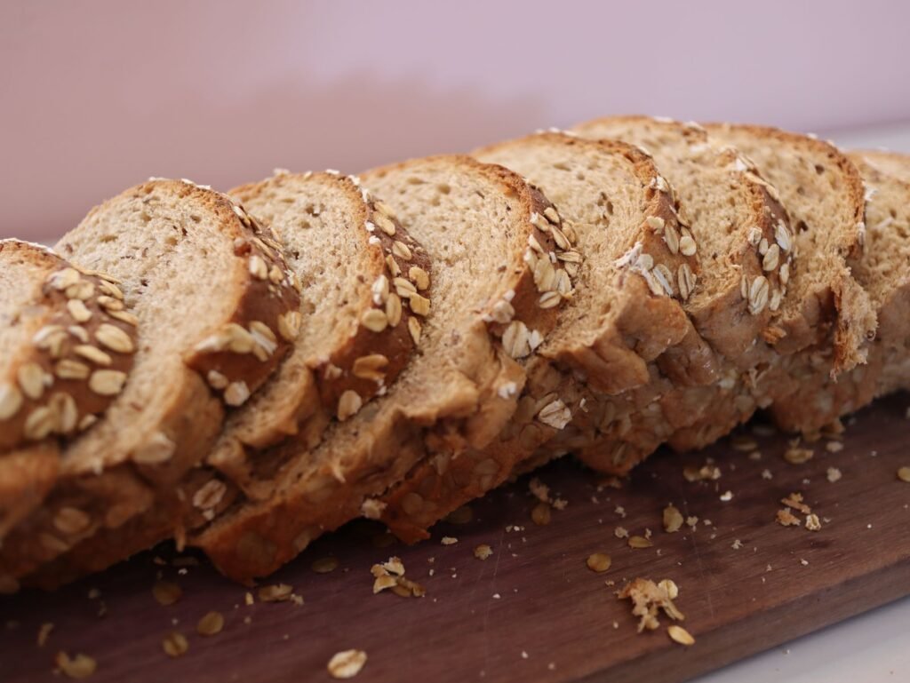 Pan de masa madre con avena en tajadas